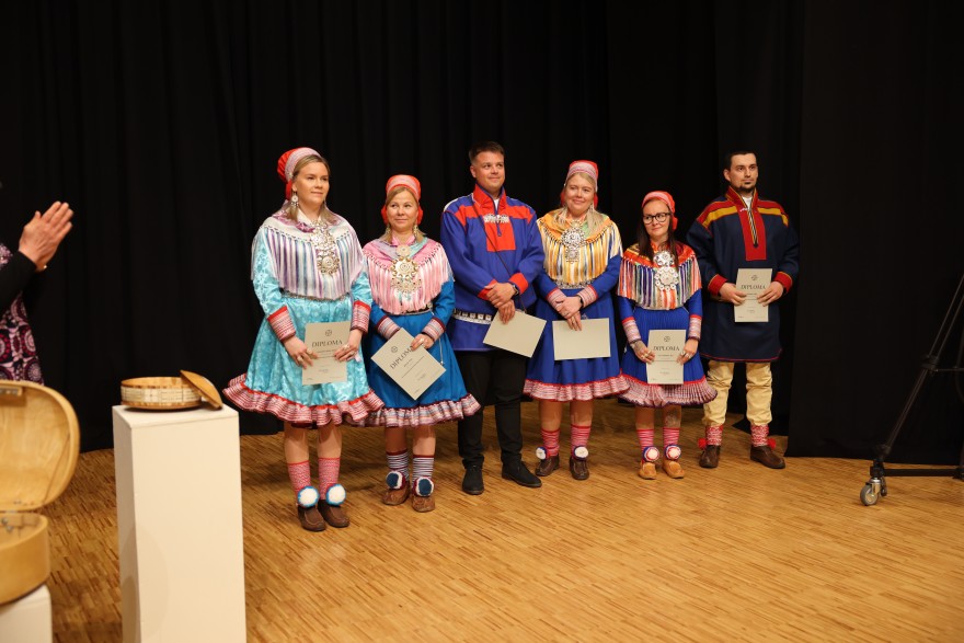 Sámi mánáidgárdeoahpu studeanttat loahpahandoaluin 2024.