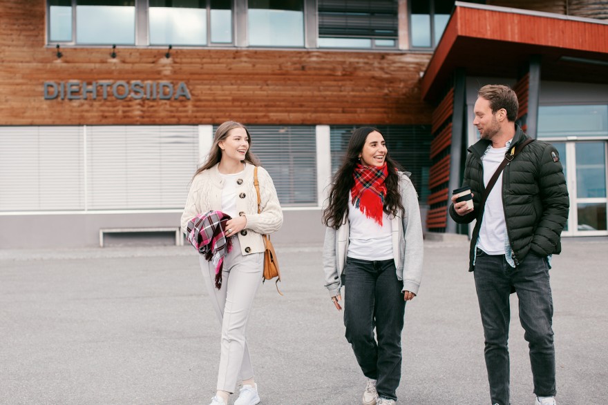 Sámi allaskuvlla studeanttat. Govven: Árvu/Stine Marje Vars