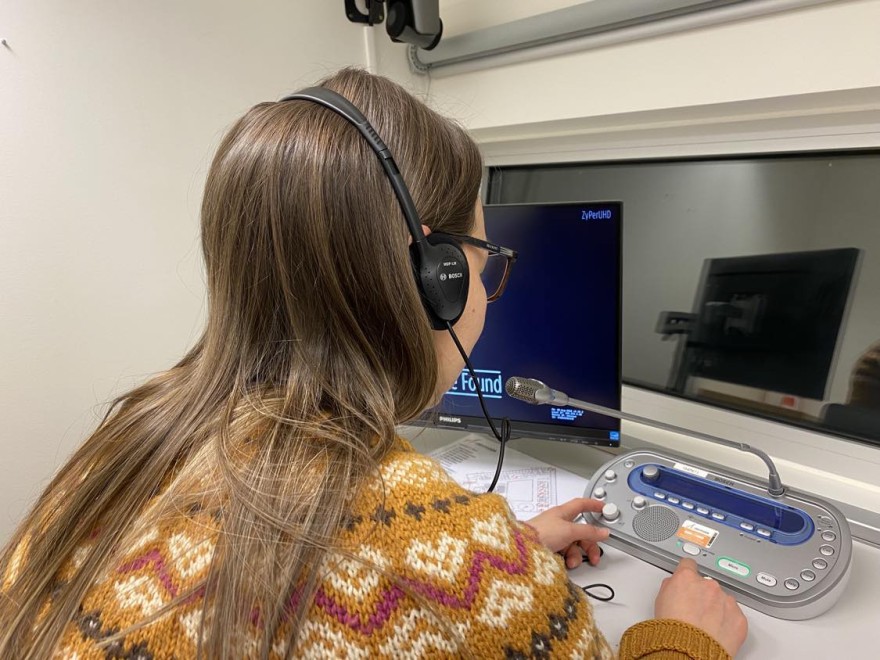 Dulkkat galget gávdnot dulkaregistaris. Govven: Berit A. Triumf/Sámi allaskuvla. Nieida mas leat bealljebilttut ja mikrofuvdna