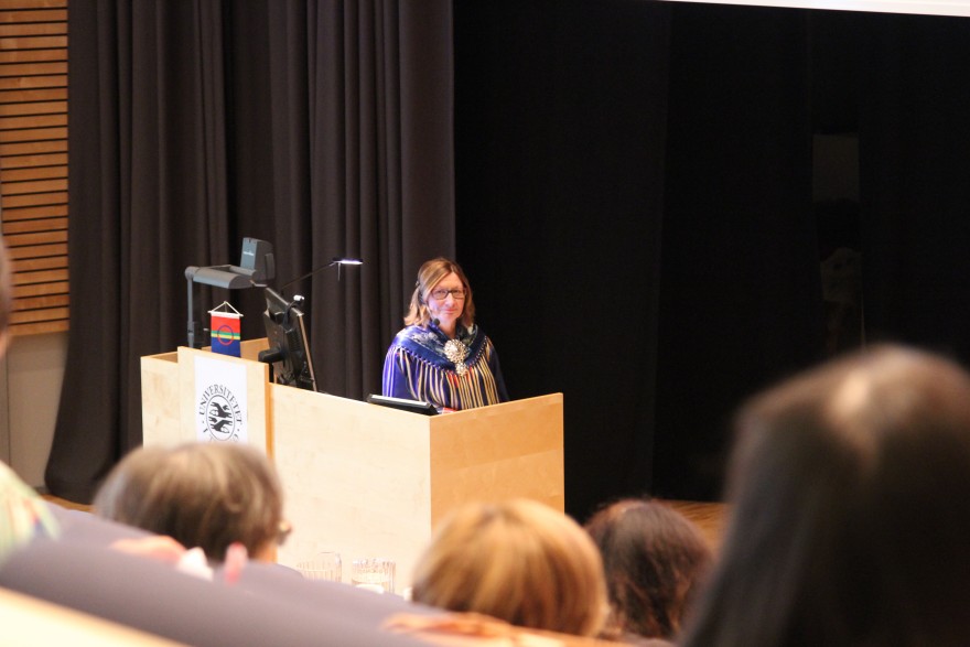 Solveig disputas Solveig Joks disputas på Diehtosiida.