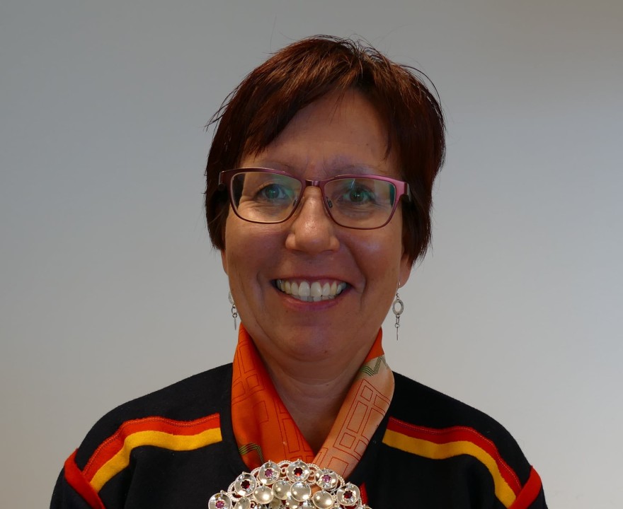 Vuosttašamanueansa Ylva Jannok Nutti lea prošeaktajođiheaddji stuora dutkanprošeavttas. Govven: Sámi allaskuvla.