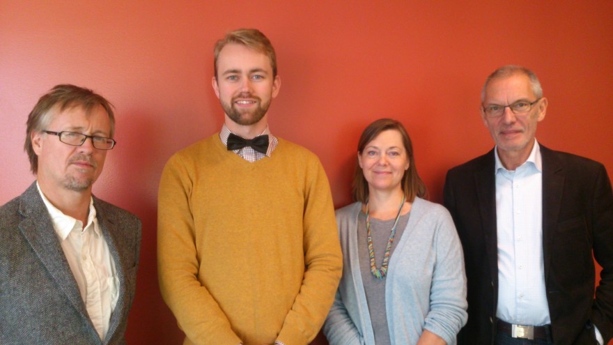 NOKUT delegašuvdna mii galledii Sámi allaskuvlla. Gurut bealde; Gerhard Y. Amundsen, Rasmus H. Sandvik, Elin Nesje Vestli ja Jens Rasmussen NOKUT delegašuvdna mii galledii Sámi allaskuvlla. Gurut bealde; Gerhard Y. Amundsen, Rasmus H. Sandvik, Elin Nesje Vestli ja Jens Rasmussen