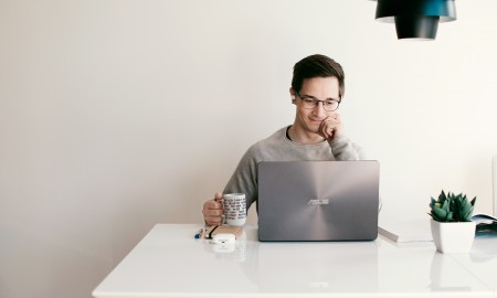 Neahttaoahpahus ja deaivvadeamit. Govven: Árvu/Stine Marje Vars Neahttaoahpahus ja deaivvadeamit. Govven: Árvu/Stine Marje Vars