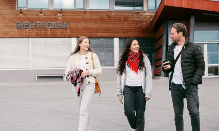 Sámi allaskuvlla studeanttat. Govven: Árvu/Stine Marje Vars