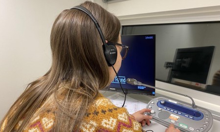 Dulkkat galget gávdnot dulkaregistaris. Govven: Berit A. Triumf/Sámi allaskuvla. Nieida mas leat bealljebilttut ja mikrofuvdna