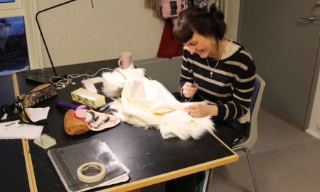 Bilde av masterstudent i duodji, Laila S. Kuhmunen