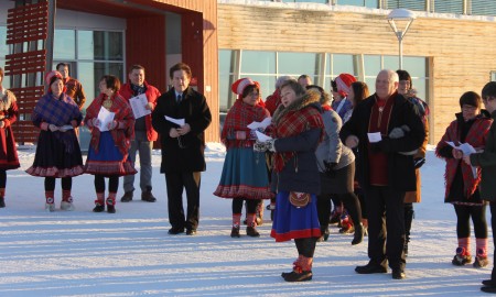 Feiring av samefolketsdag utenfor Diehtosiida.
