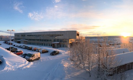 Diehtosiidda olggobealde Bilde av Diehtosiida, parkering og Guovdageaidnu