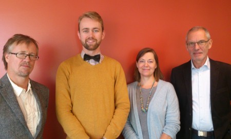 NOKUT delegašuvdna mii galledii Sámi allaskuvlla. Gurut bealde; Gerhard Y. Amundsen, Rasmus H. Sandvik, Elin Nesje Vestli ja Jens Rasmussen NOKUT delegašuvdna mii galledii Sámi allaskuvlla. Gurut bealde; Gerhard Y. Amundsen, Rasmus H. Sandvik, Elin Nesje Vestli ja Jens Rasmussen