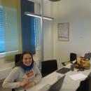 Bilde av Ellen Oddveig Hætta i litet klasserom