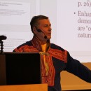 Dievdoolmmoš sárdnestulus logaldallá.