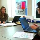 Bilde av två studenter ved samisk høgskole.