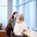 Guokte nieidda čohkkába beavde guoras.